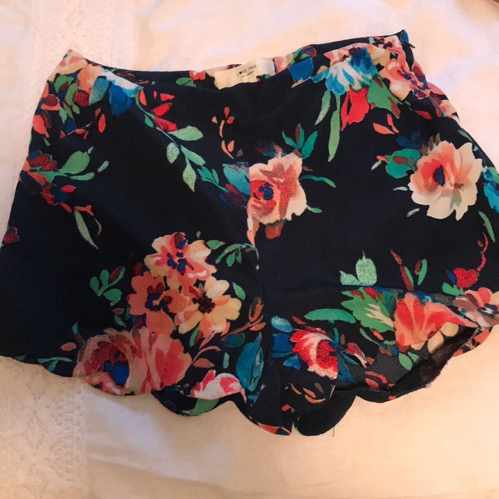 Scalloped floral shorts